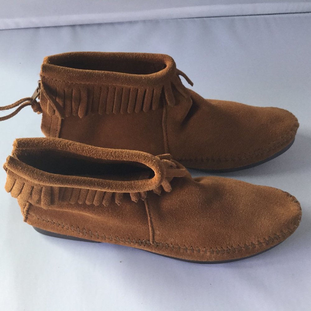 Minnetonka Women's Back Zipper